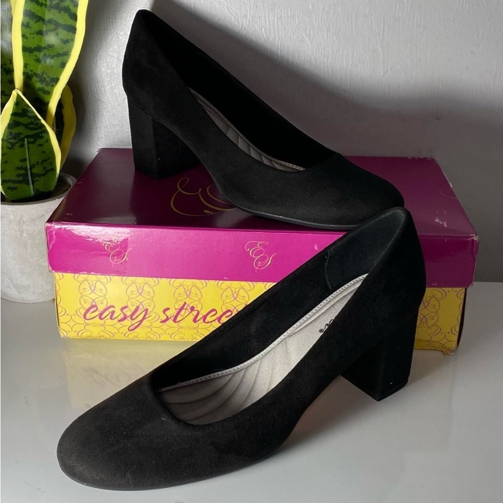 Easy Street Women's Classic Black Heels